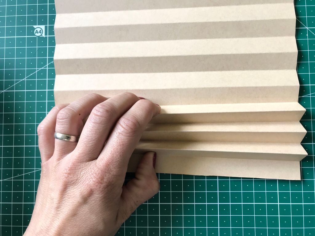 Folding the accordion pleating moulds with the fabric inside.