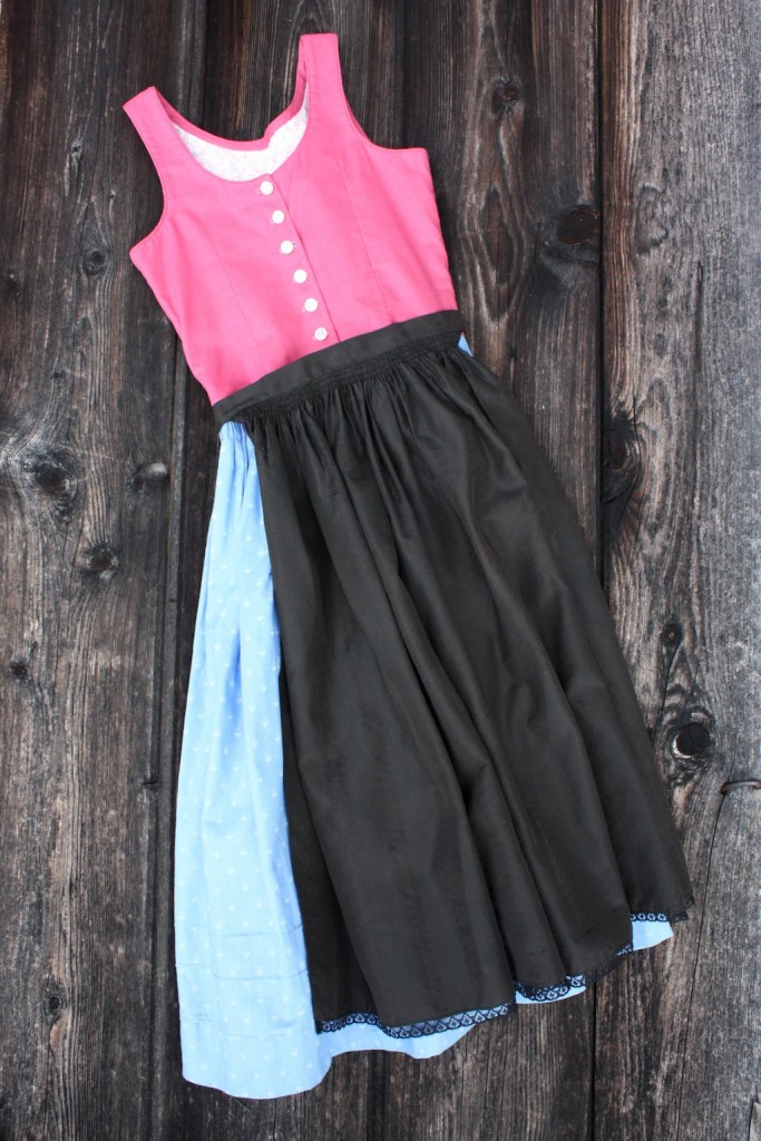 Dirndl with gathered skirt and gathered apron.