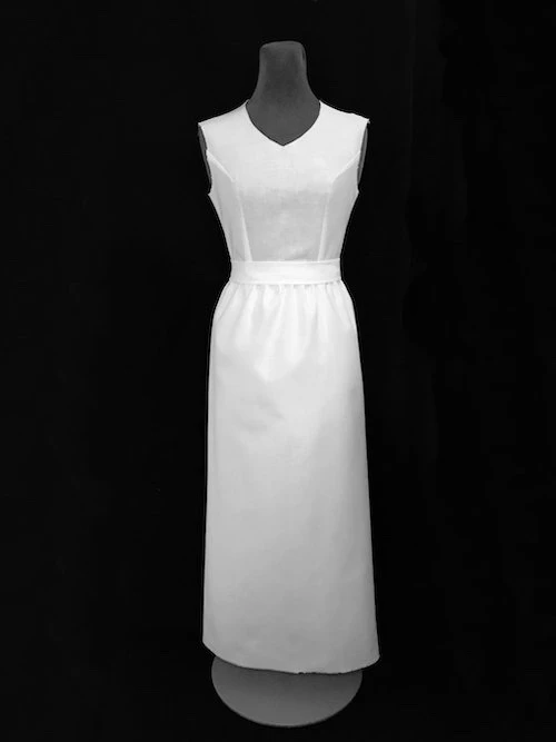 Long gathered skirt with minimum hips circumference.