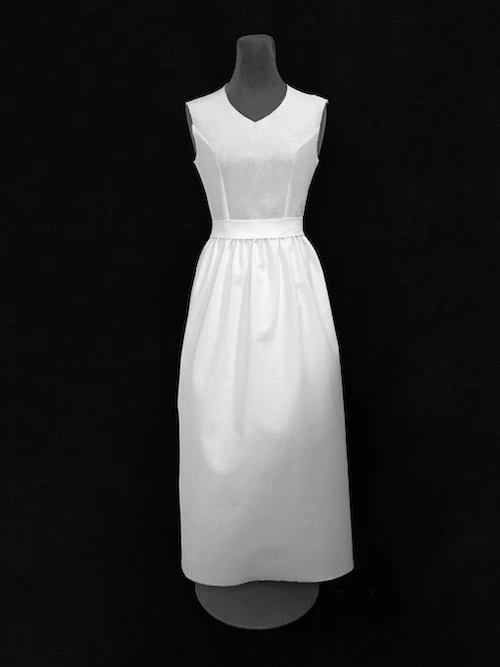 Long gathered skirt with one and half hips circumference.