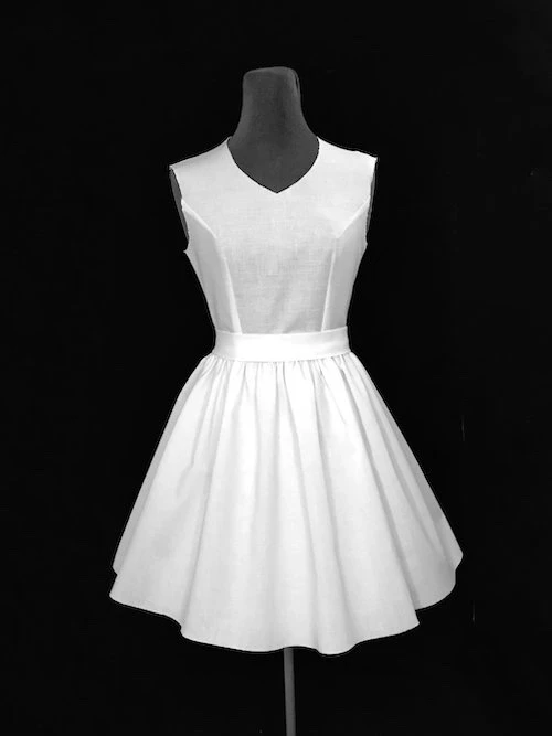 Short gathered skirt with double hips circumference.