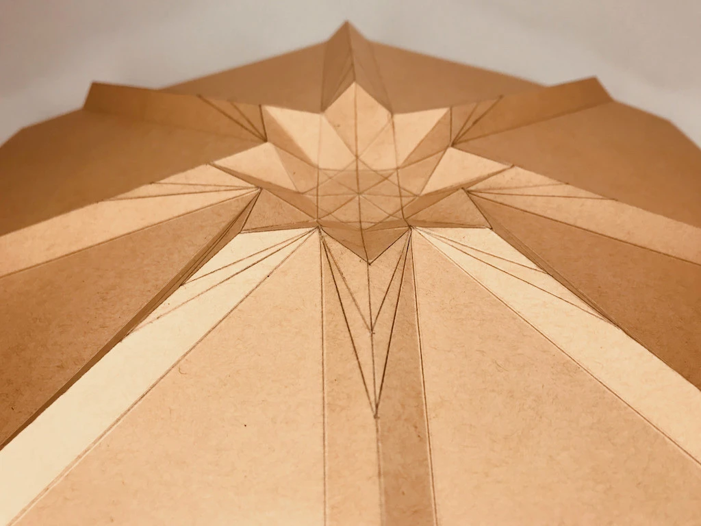 Folded small star in the center of the kraft paper.