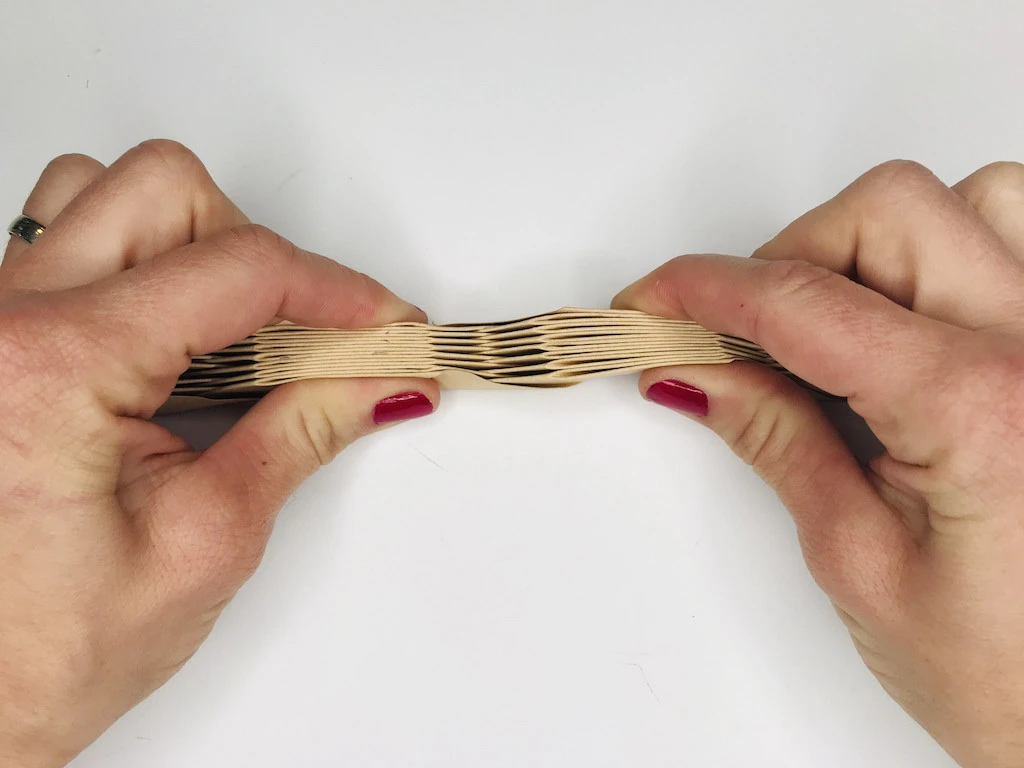 Defining the final shape of kraft paper pleating mould.